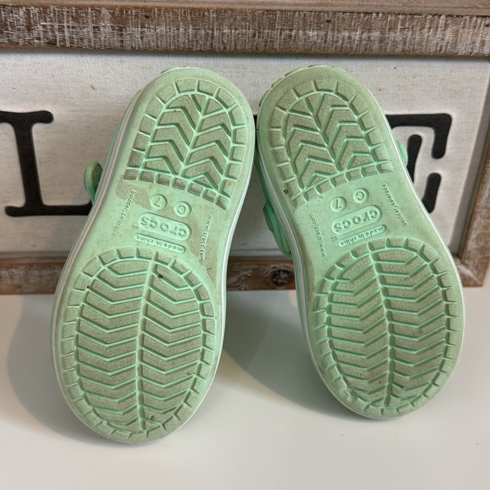 Crocs size 7 sandals - Picture 2 of 2